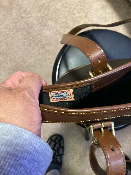 DOONEY & BOURKE - Vintage Leather Bucket Bag - Picture 3 of 7